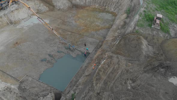 A pump pouring concrete at the construction site