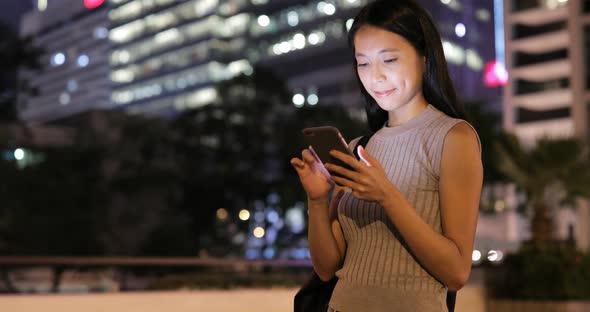 Woman use of mobile phone in city 