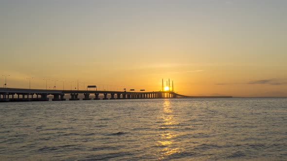 Beautiful 4k timelapse over midspan Bridge