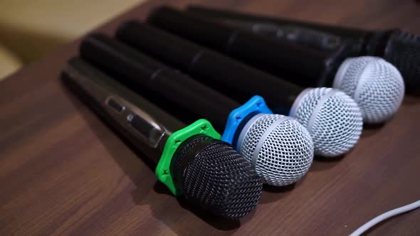 5 Microphones Microphones on the Table