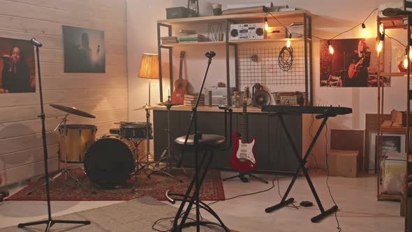 Music Studio In Cozy Garage