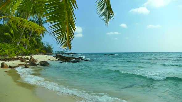 Beautiful tropical beach sea ocean with blue sky and white cloud