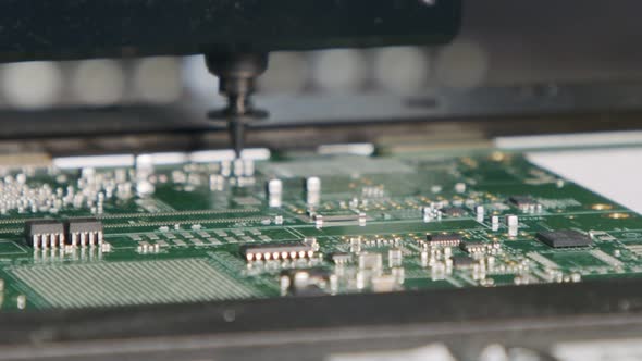 SMT machine places resistors, capacitors, transistors on circuit boards at high speed