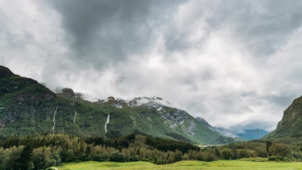 Stardalen Skei I Jolster Jostedalsbreen National Park Norway