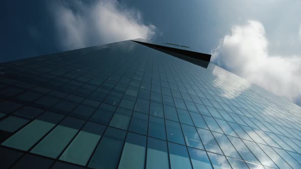 Time lapse of glass mirrored facade alt