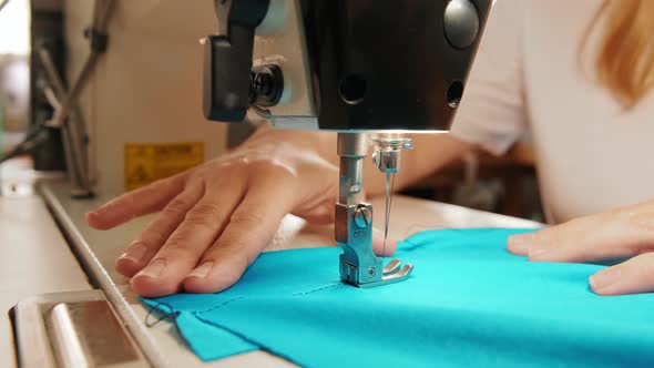 Sewing Process , the sewing machine sew women's hands sewing machine