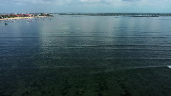 Perpendicular Waves on the Beach with Lot of Boats