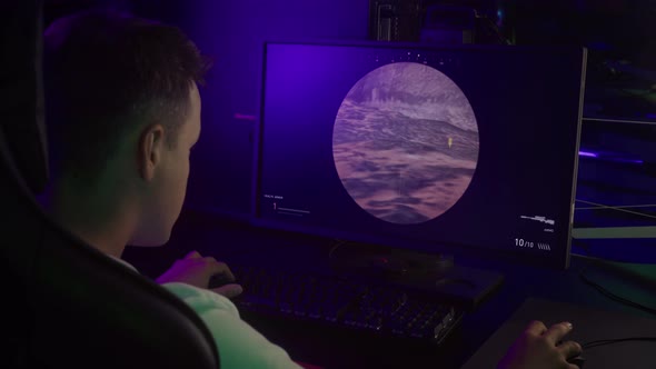 Player is shooting flammable barrels with a heavy gun in a multiplayer game alt