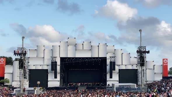 Rock in rio, Lisboa, 2022 waiting for anitta and post malone. The show must go on almost after 4 yea