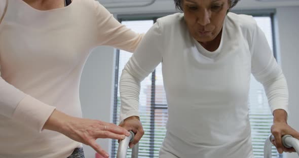 Physiotherapy session at a hospital alt