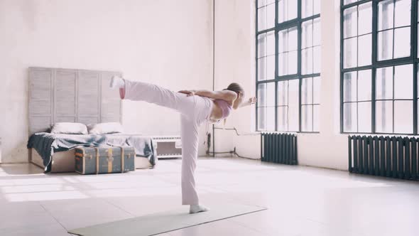 Yoga at Home. Simple Yoga Exercises for Beginners at Home alt