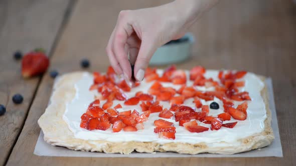 Process of making meringue roulade with summer berries