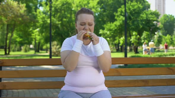 Fat Girl Struggles With Temptation to Eat Burger, Prefer Junk Food, No Willpower