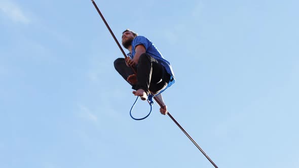 Highline athlete balancing on slack line tight rope 4k