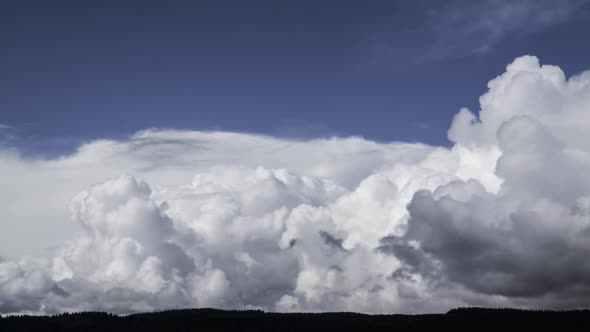 Heavy clouds timelapse