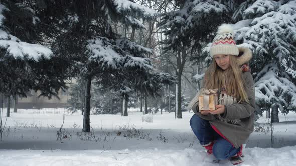 Child Girl With The Gift Box