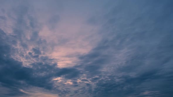 4K UHD : Heavy white clouds moving in the sky