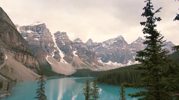 Moraine Lake tilt down Reveal