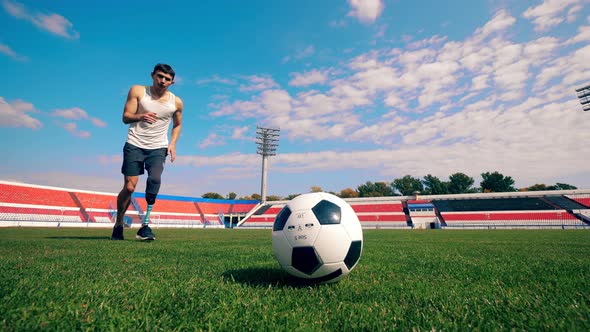 Sportsman with a Bionic Leg Is Hitting the Ball