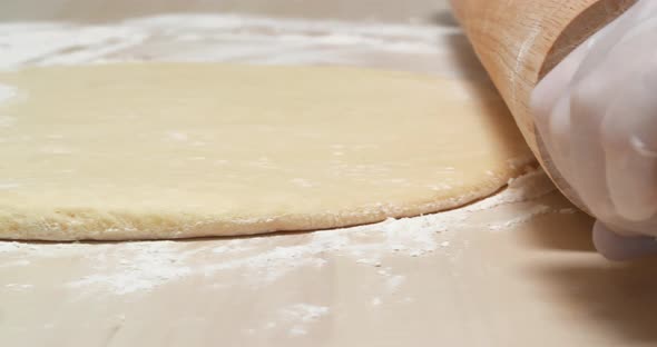 4K - Rolling pin rolls out the Dough