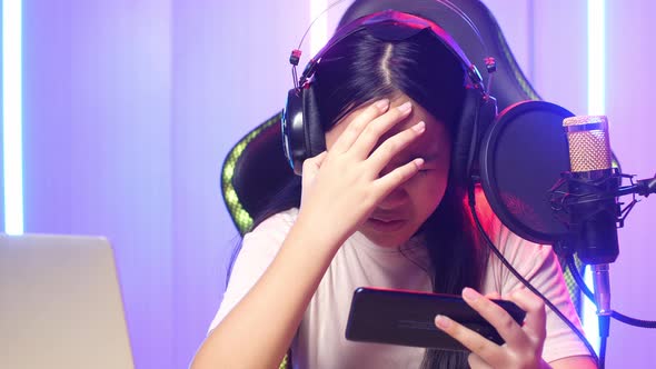 Asian Kid Girl Playing Video Game With Mobile Phone Then Lose The Game While Live Stream