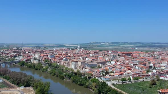 Beautiful views of the town and the river, surrounded by nature, plants, flowers and trees