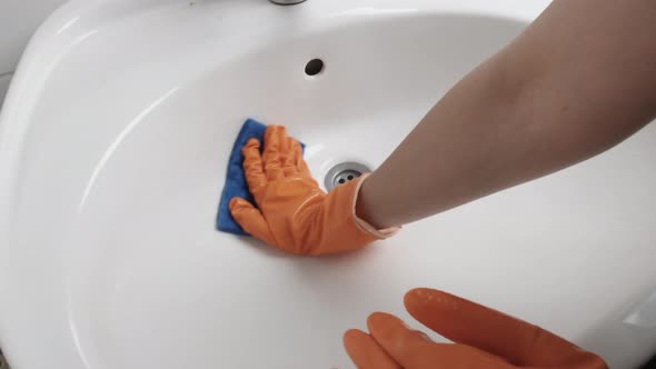 Cleaning Bathroom Sink