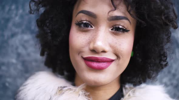 Young woman with cury hair and freckles