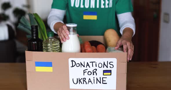 Volunteer preparing food box for ukrainian war refugees