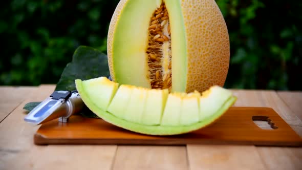 Turn focus to Fresh melon