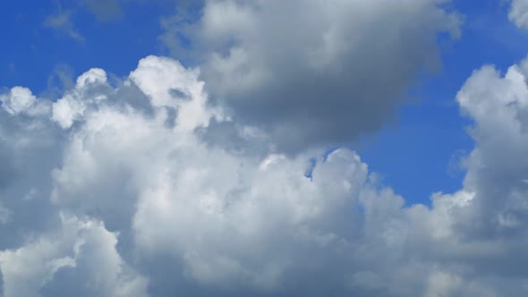 220509_Vibrant blue sky with cloud on a cloudy day time lapse.