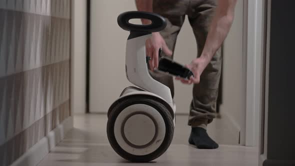 White Modern Gyro Scooter Gadget Balances Itself