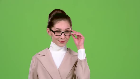 Businesswoman Flirts and Builds Eyes To the Guys. Green Screen