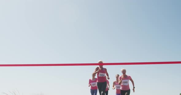 Athletics women arriving at finish line