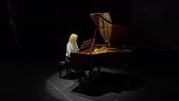 Virtuoso Playing on the Old Piano