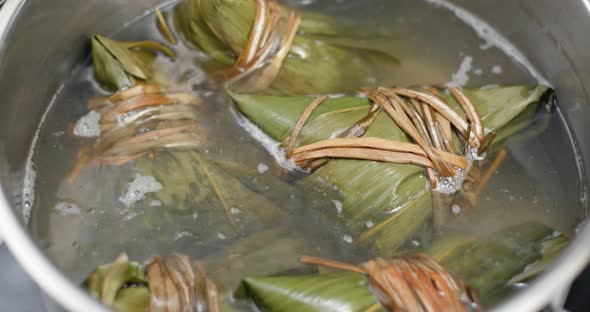 Cook with Sticky rice dumpling in the kitchen