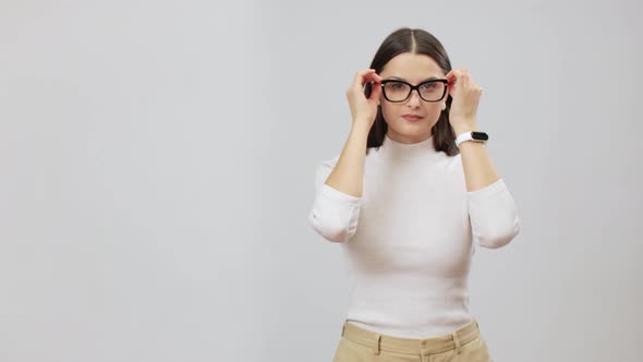 Woman In Beige Outfit Put Her Glasses On, Blurred Vision Becomes Clear