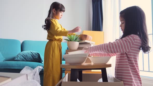 Happiness active asian family playing on moving day