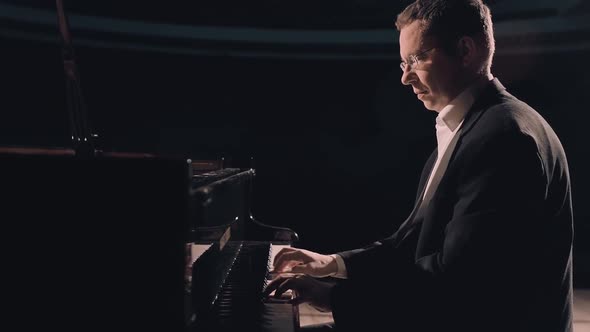 Professional Pianist Masterfully Plays the Piano