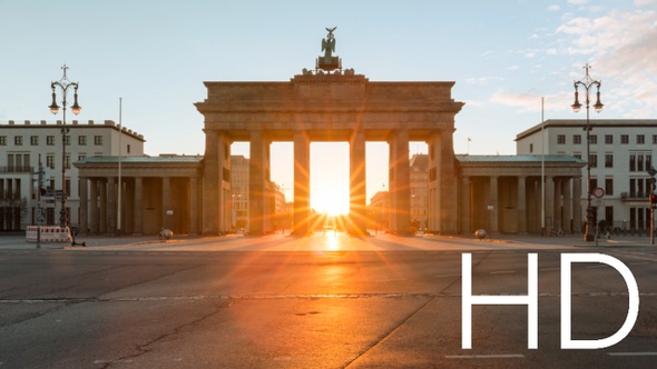 Sun rising timelapse behind the Brandeburg Gate in central Berlin in HD