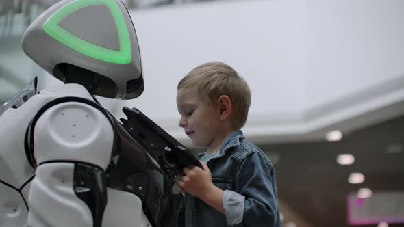 Humanoid Robot Talks with Child at Technology Exhibition