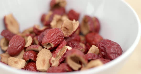 Prepare dried red jujube 