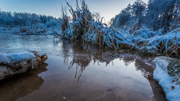 Sunrise in winter at the lake 4k timelapse