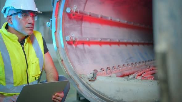 caucasian male senior engineering wearing safty uniform hand use laptop quailty control