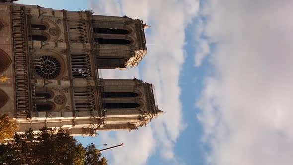 Vertical video Paris Notre Dame
