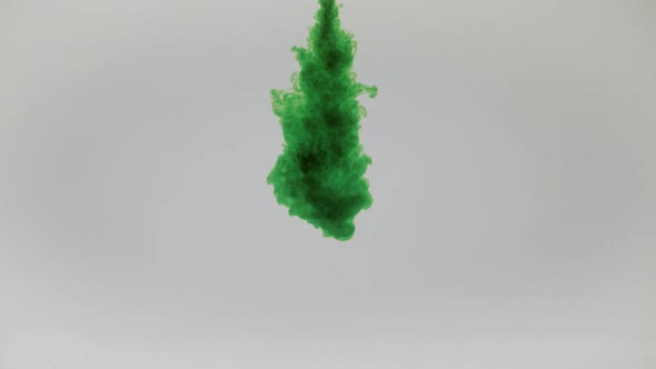 Green ink dropped into water, Ultra Slow Motion alt