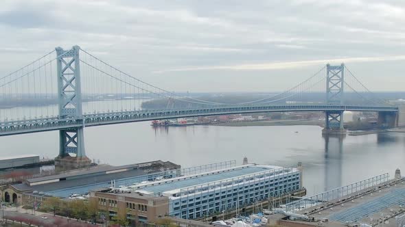 Aerial view of the quiet Benjamin Franklin Bridge, in Philadelphia - descending, drone shot