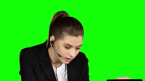 Angry Female Helpdesk Consultant in the Office, Green Screen