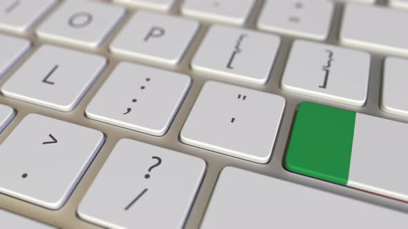 Key with Flag of Italy Switches To Key with Flag of the USA alt