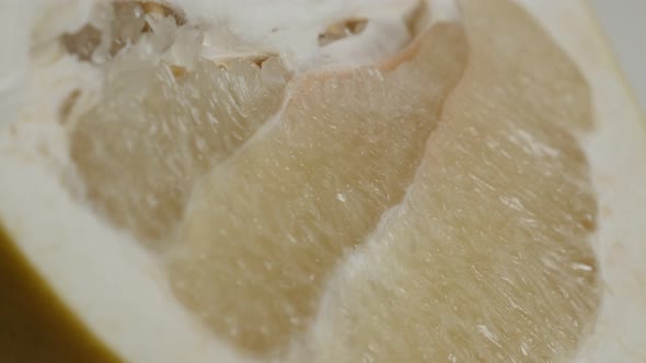 Surface of cutted pomello fruit close-up 4K 2160p 30fps UltraHD  tilting footage -  Citrus maxima gr